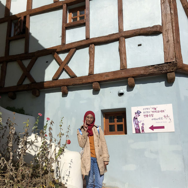 🚌 How to Visit Le Petit France on a Budget (No ITX Needed!) 🚌 How to Visit Le Petit France on a Budget (No ITX Needed!)