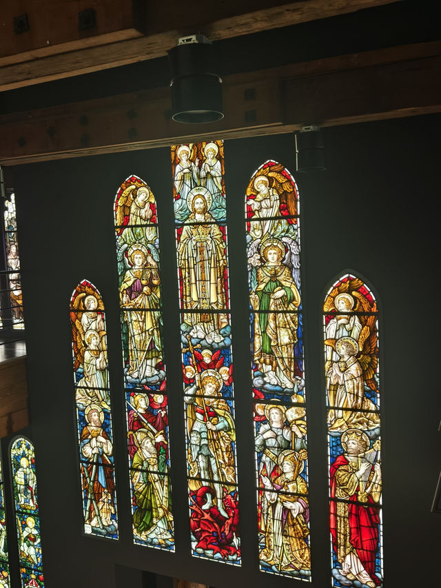 日光映照絢麗宗教藝術