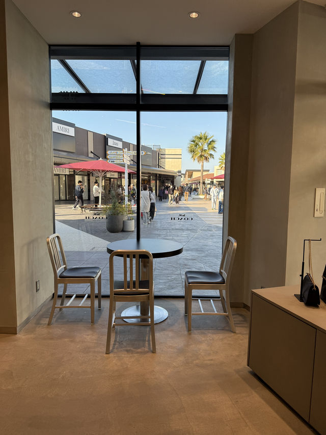 Sip & Style at the COACH Coffee Shop in Kisarazu Sip & Style at the COACH Coffee Shop in Kisarazu