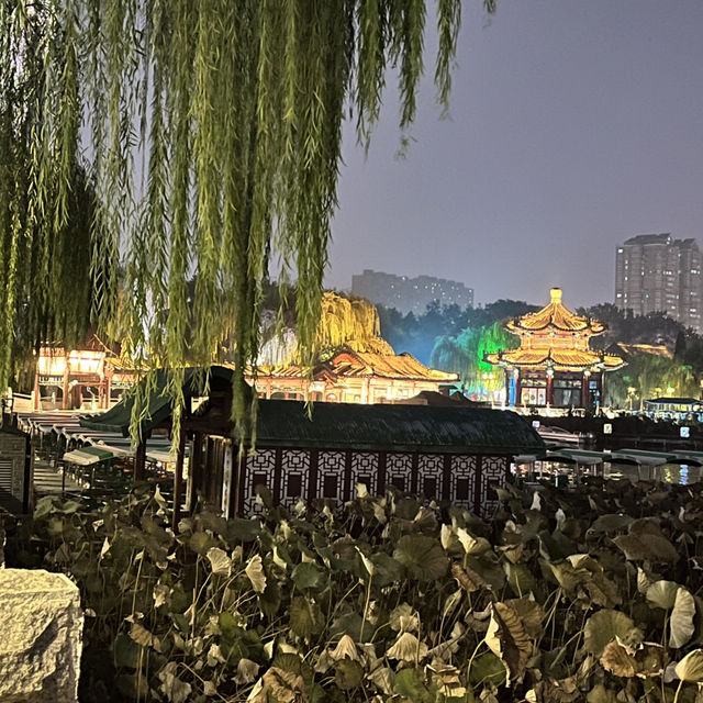 **🌙 Daming Lake Night Walk — The Most Romantic Way to End a Jinan Day 💕**