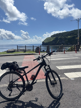 제주 남쪽 바다를 가로지르는 자전거 여행: 송악산에서 쇠소깍까지 🚲🌊
