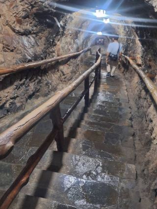 Longshui Gorge Ground Fissure: Step Into the Fissures of Nature.