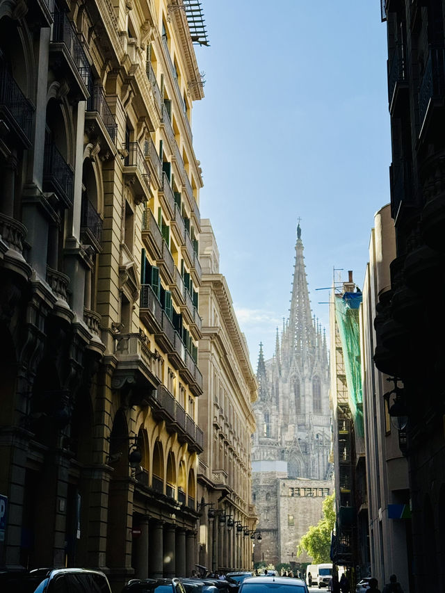 🌆🎨 A Walk Through Ciutat Vella – Where Every Street Feels Like Art 🌆🎨 A Walk Through Ciutat Vella – Where Every Street Feels Like Art