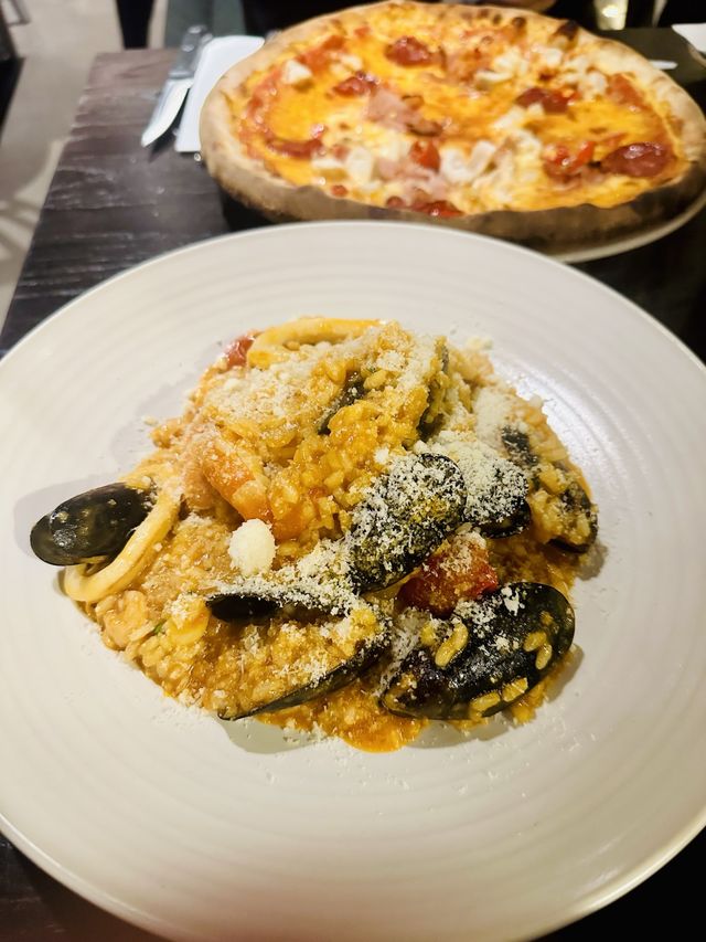 🇬🇧英國倫敦🇮🇹意大利菜😋勁豐富海鮮意大利飯🦐+勁多肉Pizza🍕好味飽肚抵食🤤