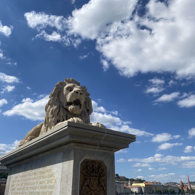 🇭🇺 The Iconic Chain Bridge 🌉