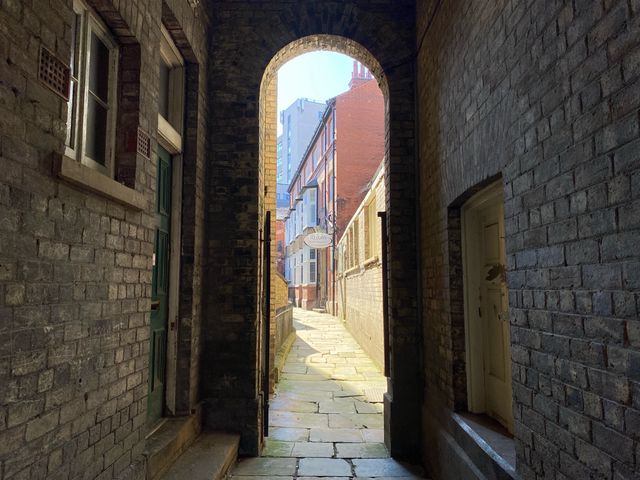 Vibrant Day in Hull City Center 🏙️🌟