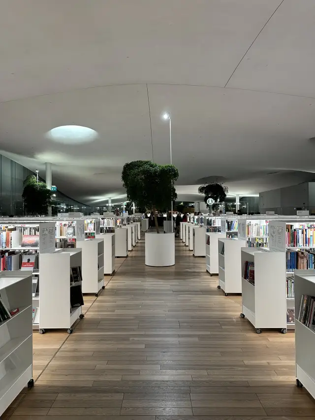 Helsinki Central Library Oodi: Nordic-Inspired Interior Design!