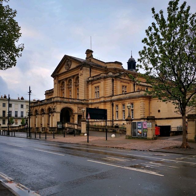 Cheltenham – A Stroll Through Spring Elegance