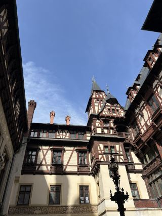 🇷🇴 羅馬尼亞：佩雷斯城堡（Castelul Peleș） 👑