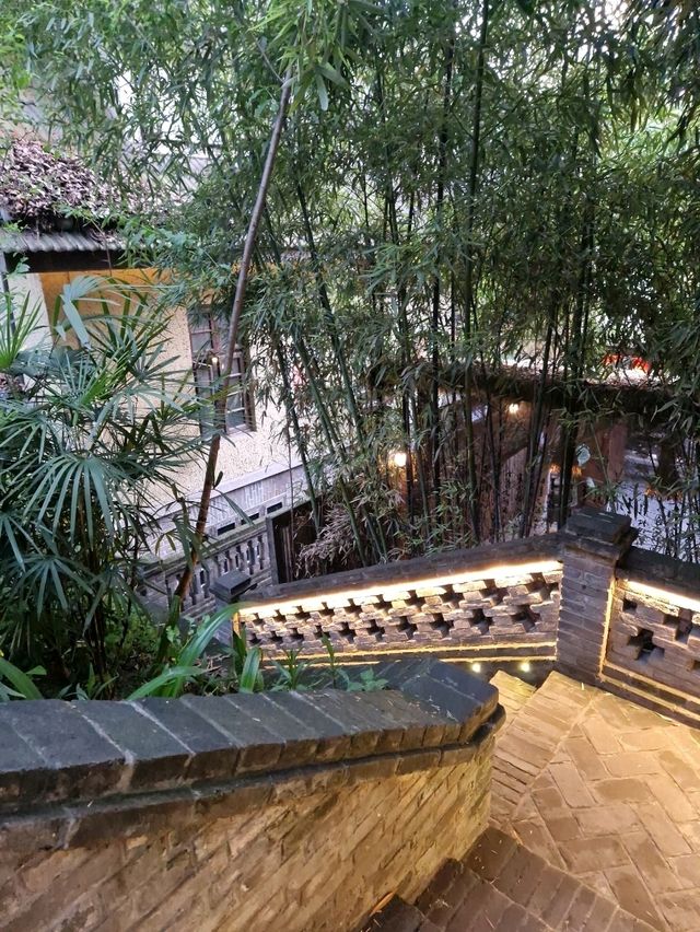 Where time slows down in Chongqing: Explore Longmenhao Old Street