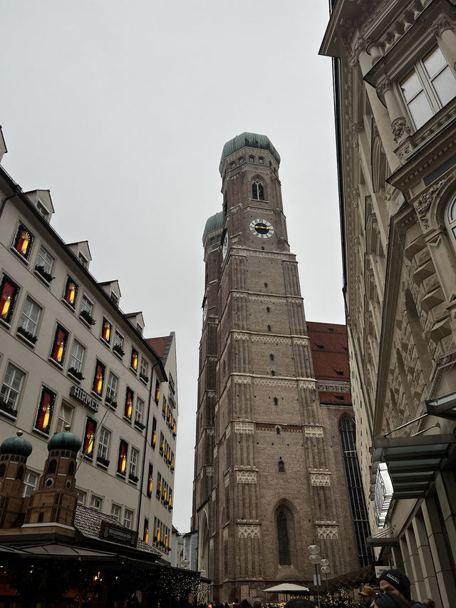 München: Where History Meets Gemütlichkeit 🇩🇪✨