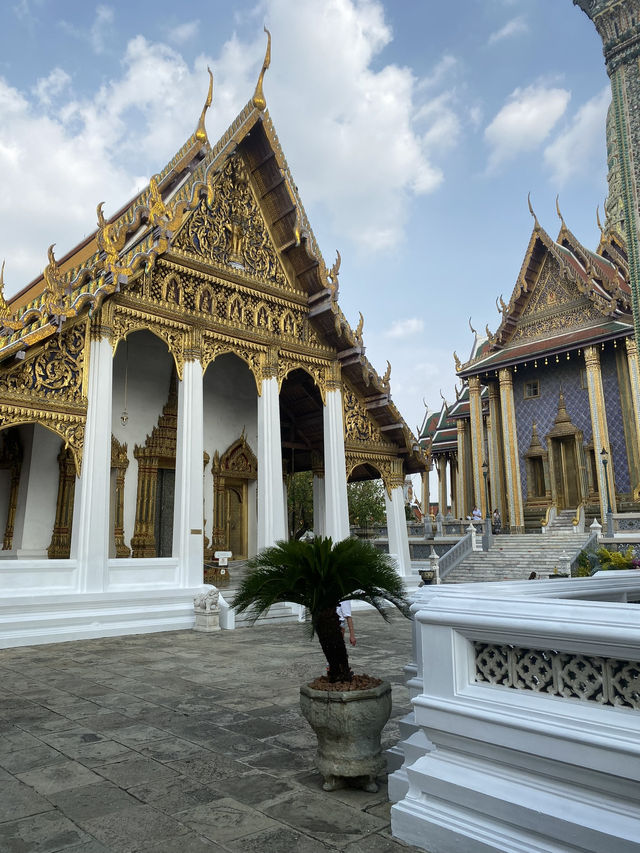 How to Visit Thailand’s Sacred Temples the Right Way (And the Top 3 to See)
