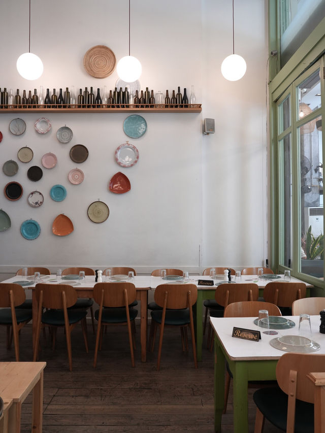 Athens | Brilliant seafood restaurant in the old town of Athens