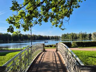 🌿 ความสง่างามแห่งฤดูร้อน: ค้นพบพระราชวังและสวน Gatchina 🇷🇺✨