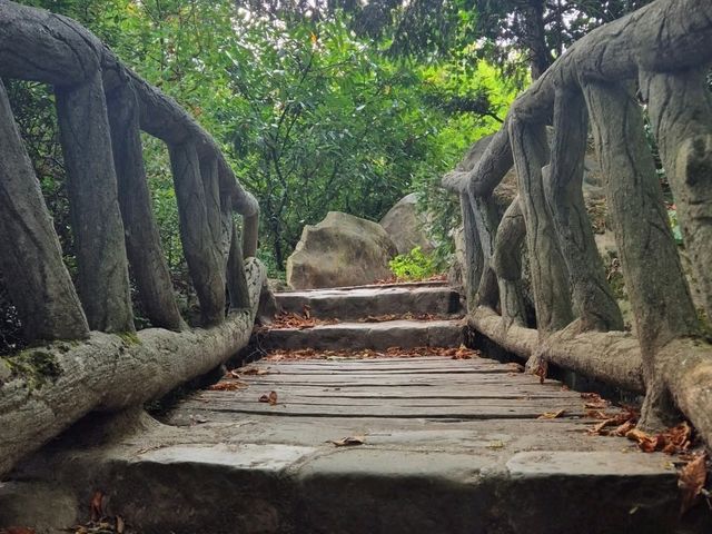 Bois de Boulogne: Must-Do Activities & Halloween Fun 🎃🌳 Bois de Boulogne: Must-Do Activities & Halloween Fun 🎃🌳