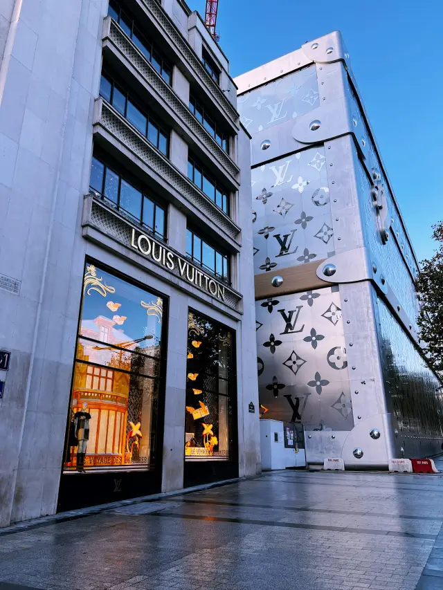 Luxury & Architecture: Louis Vuitton Paris 🇫🇷