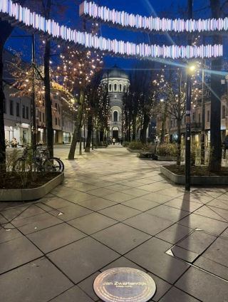Kaunas Christmas Spirit: Golden Art Deco Glow