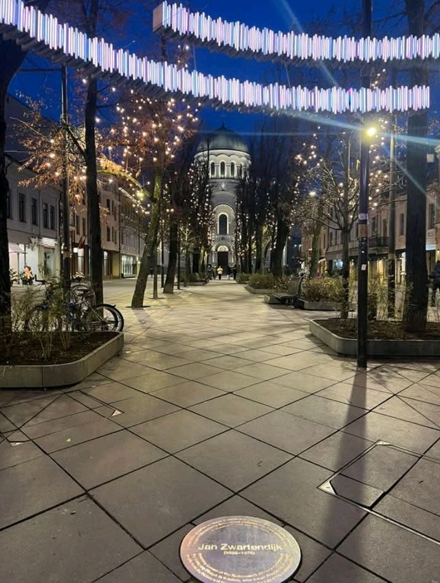 Kaunas Christmas Spirit: Golden Art Deco Glow
