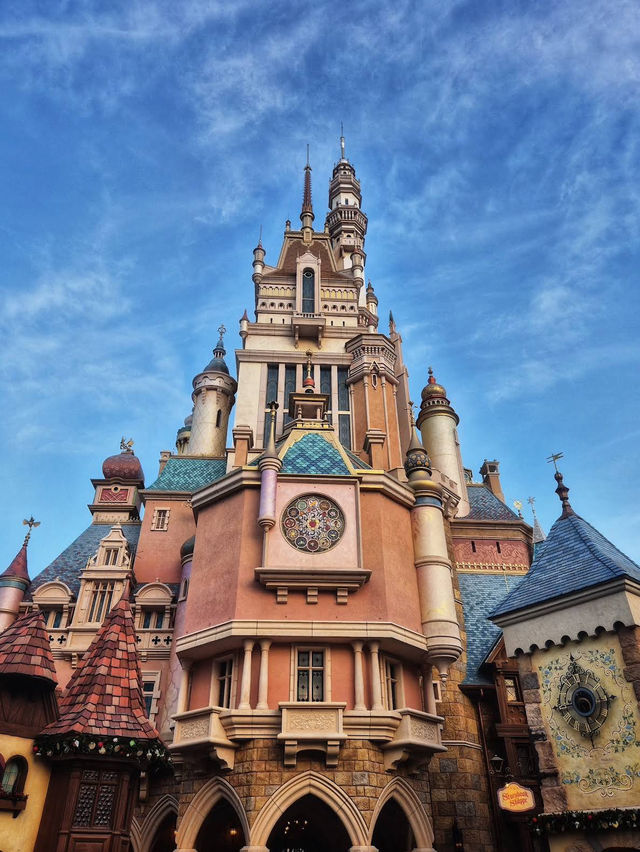 ✨ Step into the magic of Shanghai Disneyland! 🎢🏰💫 ✨ Step into the magic of Shanghai Disneyland! 🎢🏰💫