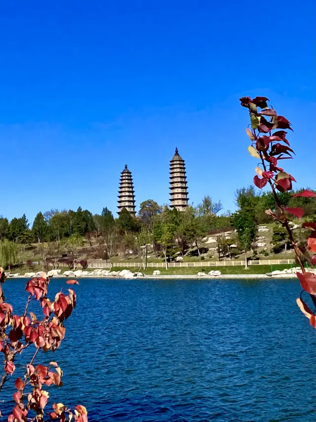 Autumn scenery of Taiyuan Twin Towers Park (IV)
