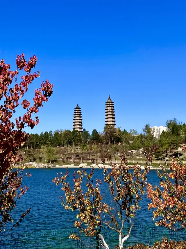 Autumn scenery of Taiyuan Twin Towers Park (III)