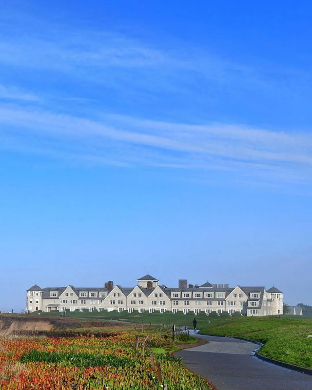 Luxurious Oasis on the Cliffs of Half Moon Bay - Experience the Splendor of Ritz Carlton 🌊🏨✨