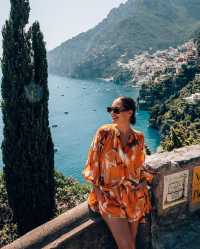 🌊🇮🇹 Positano Panorama: A Glimpse into the Breathtaking Cliffs of the Amalfi Coast!🏞️🌅