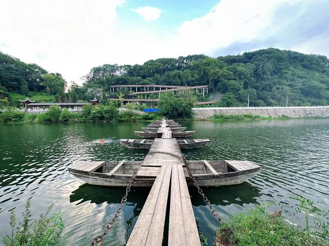 萬安浮橋,浦城現存三座浮橋之一(另兩座觀前浮橋、水南浮橋) 萬安浮橋,浦城現存三座浮橋之一(另兩座觀前浮橋、水南浮橋)