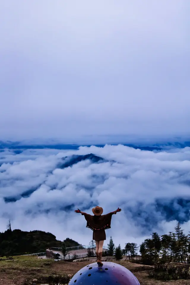 A Must-Visit in This Lifetime: 360° Viewing Platform at Niubei Mountain