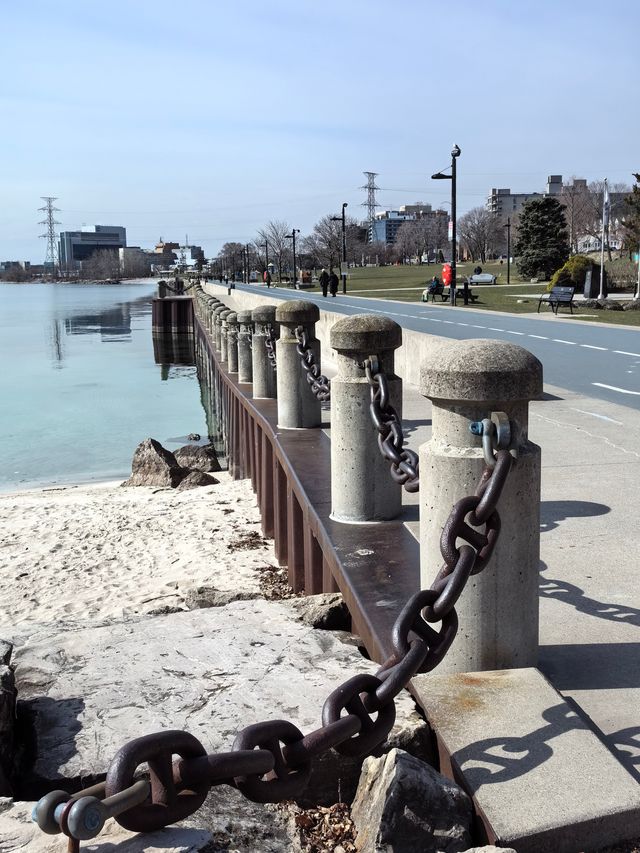 伯靈頓：這裡寬闊的湖水如同大海一樣，水天一色美極了！