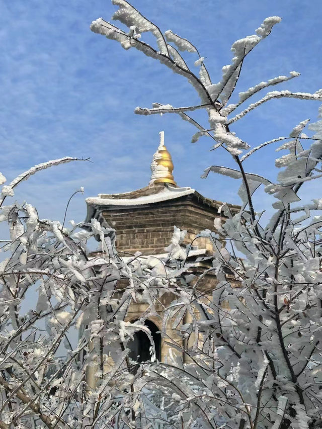 聖雪寒風下的玉女峰也太美了，一定要來看看