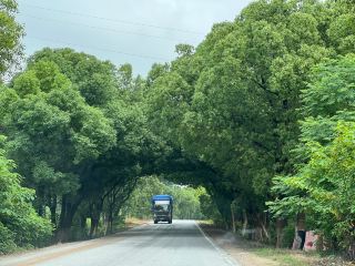 On the side of the Changwan Highway lies a pristine village