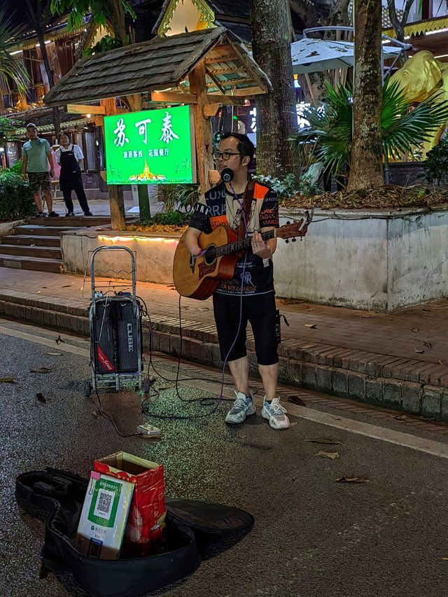 亞洲最大的夜市之一丨西雙版納星光夜市