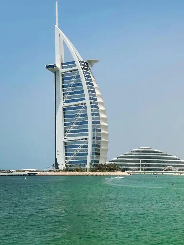 Burj Al Arab in Dubai, staying two nights in the Palm Suite~ The view is absolutely stunning! The vacation experience is really great!