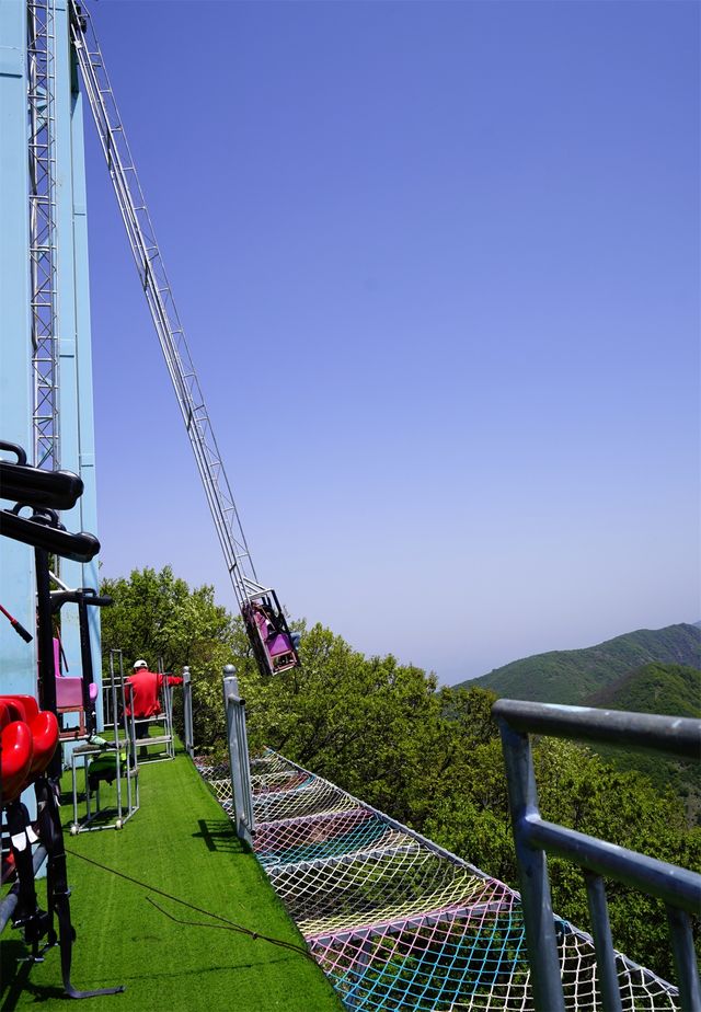 房山遛娃處，歡歌笑語山水間