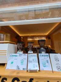 玉溪避暑中：李水仙咖啡Li's。