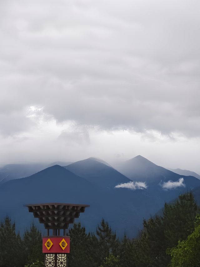 西藏｜第3天 - 色季拉山口 - 南迦巴瓦峰 - 林芝陰天！下雨！到處都是大霧和雲，穿插在群山之中，宛如仙境。