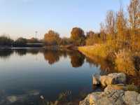 遊覽官廳水庫濕地公園。