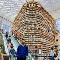 A Day at Starfield Library