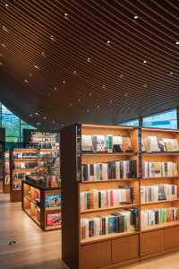 沉浸在興隆湖水下書屋的一天