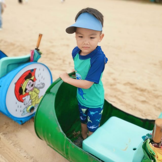 奔赴海口沙灘，擁抱湛藍大海與金色暖陽