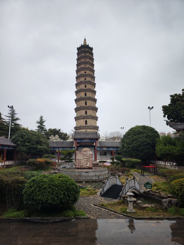 許昌｜文筆聳秀，許昌文峰塔。