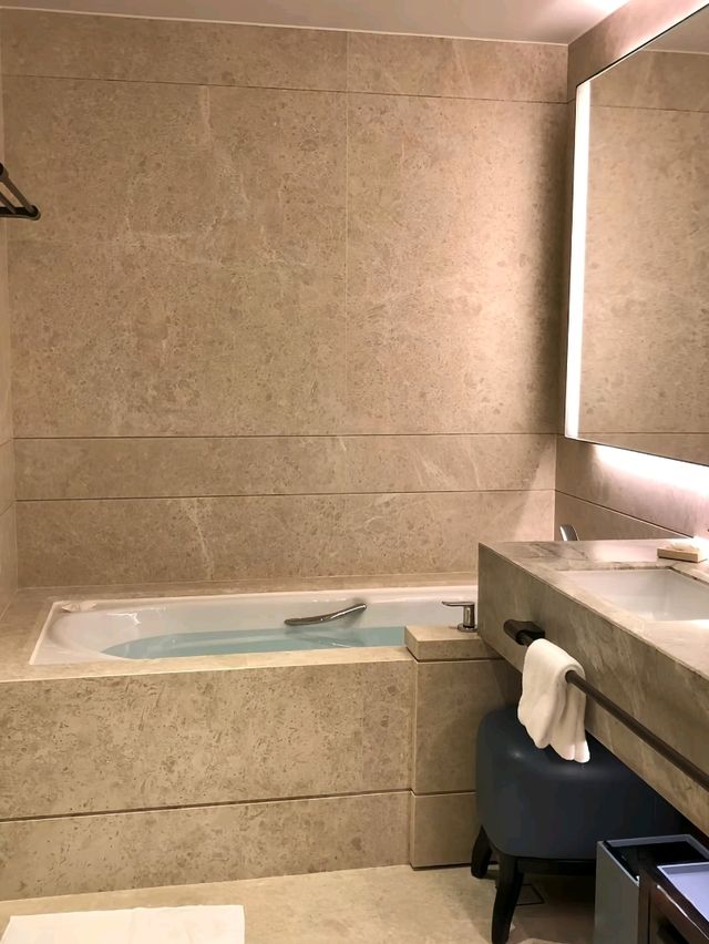 真心建議😭去香港就住這裡！人均362/晚住進維港海景房🌊