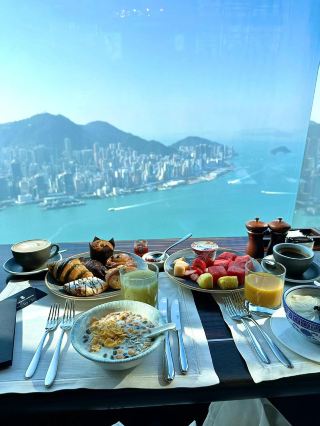 Hong Kong Ritz-Carlton Hotel: Indulge in Unparalleled Sea Views