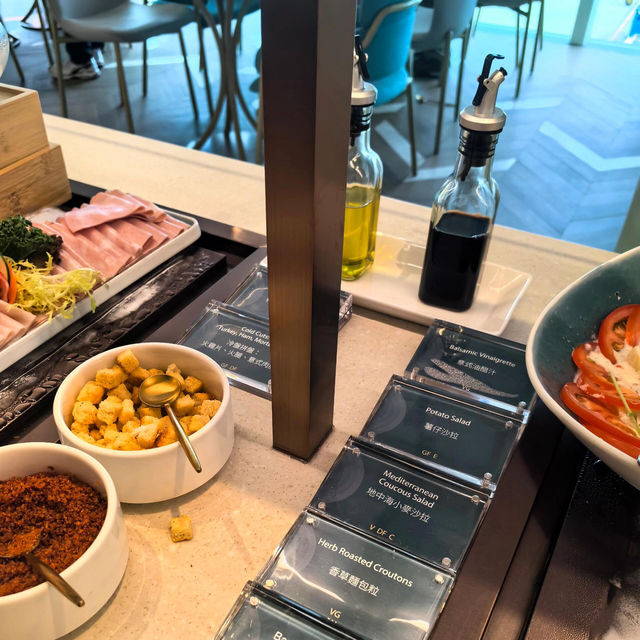 香港機場挖到寶！新開Kyra貴賓室人少景美美食爆多😍
