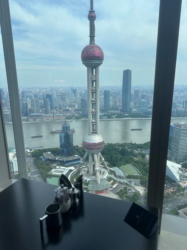 雲端奢居，邂逅上海浦東麗思卡爾頓酒店