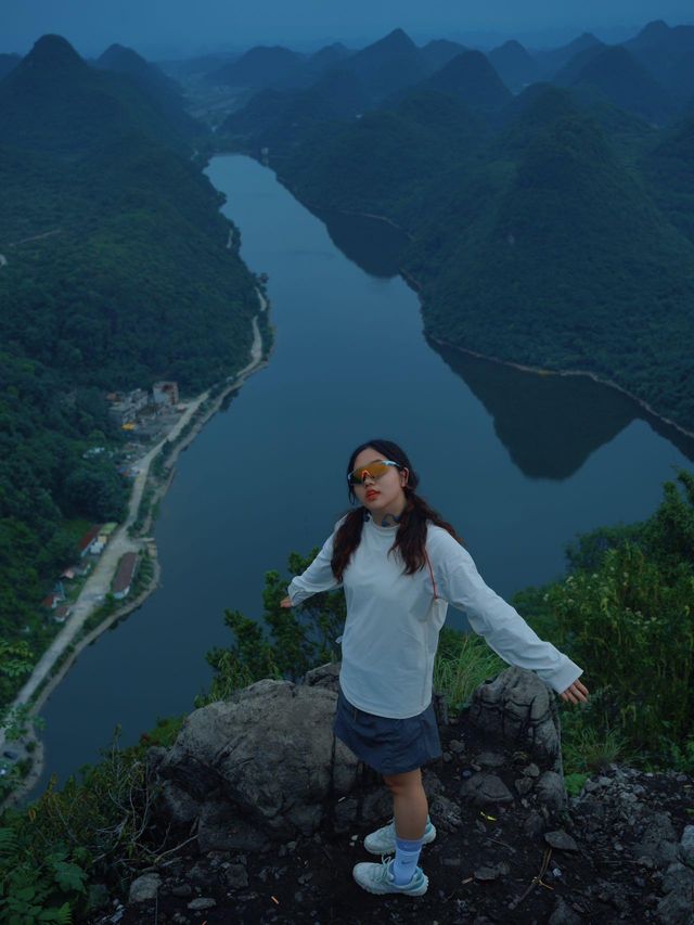 闖入貴州安順萬峰頂峰林之巔睇一場日落