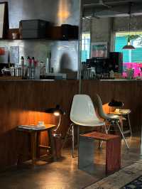 香港街角水泥風咖啡店｜韓系工業風的愜意時光☕️