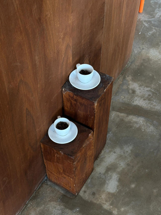 香港街角水泥風咖啡店｜韓系工業風的愜意時光☕️