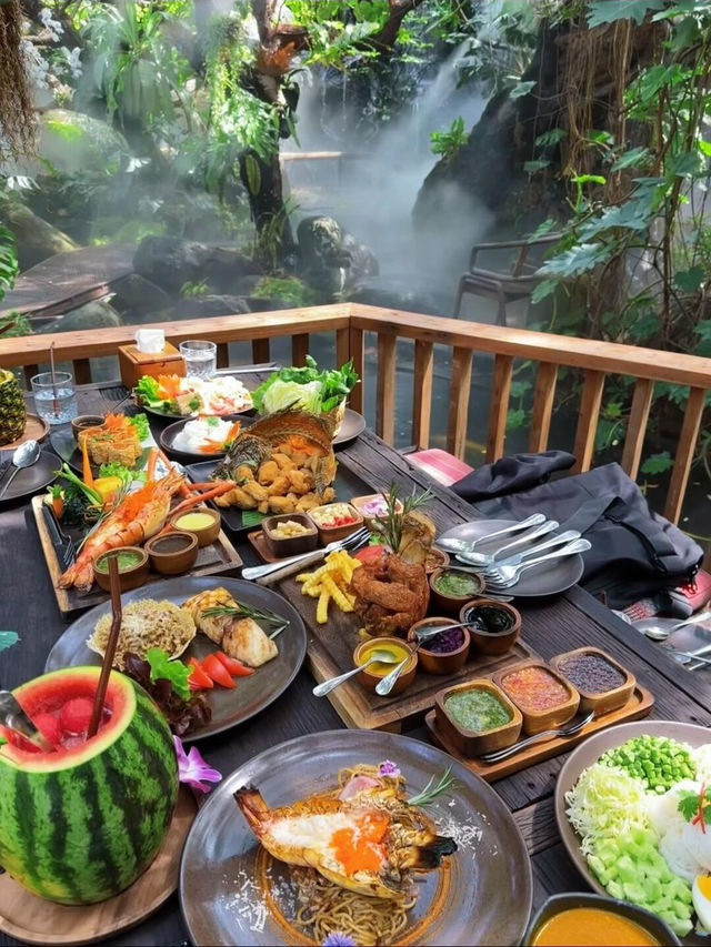 🇹🇭曼谷市區必衝！走進「愛麗絲仙境」森林咖啡館🌴